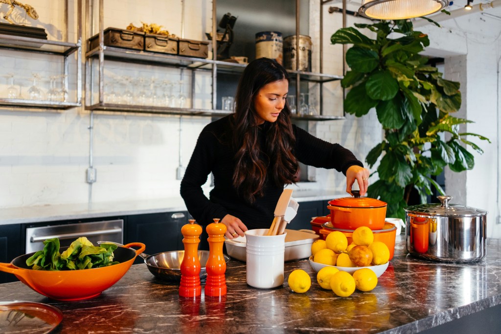 Mujer cocina