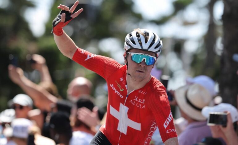 El suizo Mauro Schmid gana la Cadel Evans Great Ocean Road Race