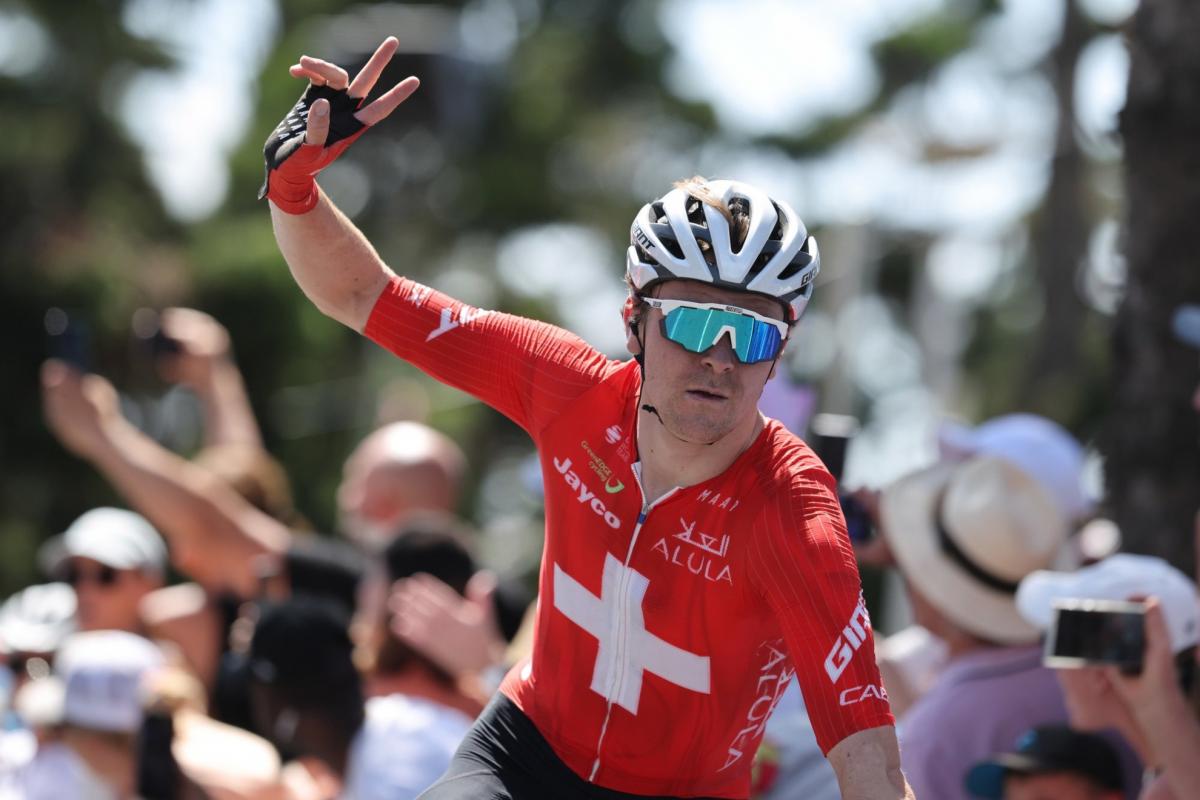 El suizo Mauro Schmid gana la Cadel Evans Great Ocean Road Race