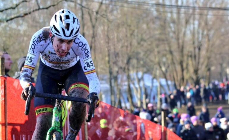 Benja Noval se queda a un segundo del bronce en el Mundial de ciclocross