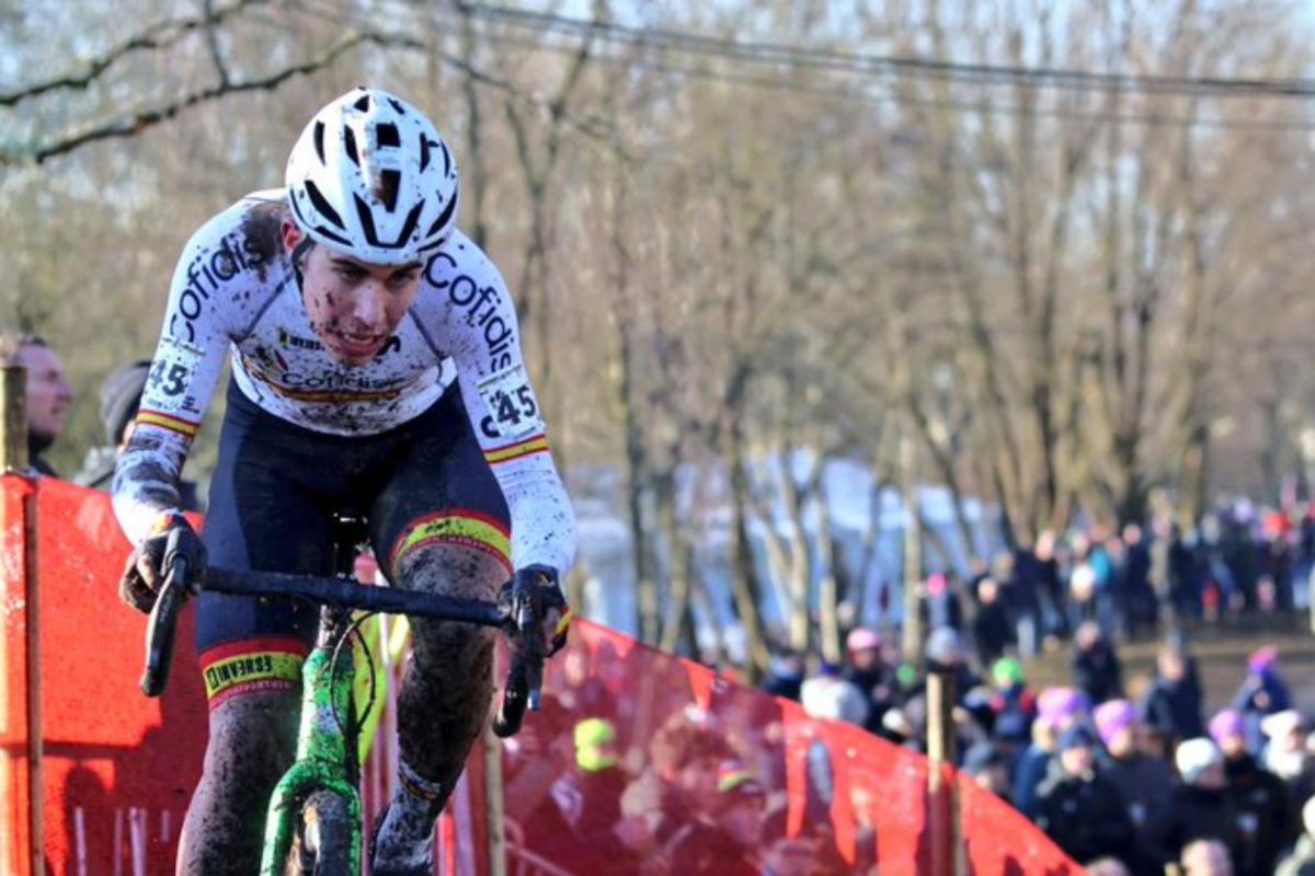 Benja Noval se queda a un segundo del bronce en el Mundial de ciclocross