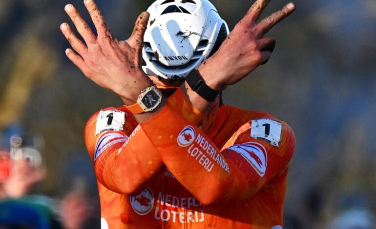 El Mundial de los relojes: Van der Poel gana con uno de 300.000 doláres y Van Aert lo pierde en el barro