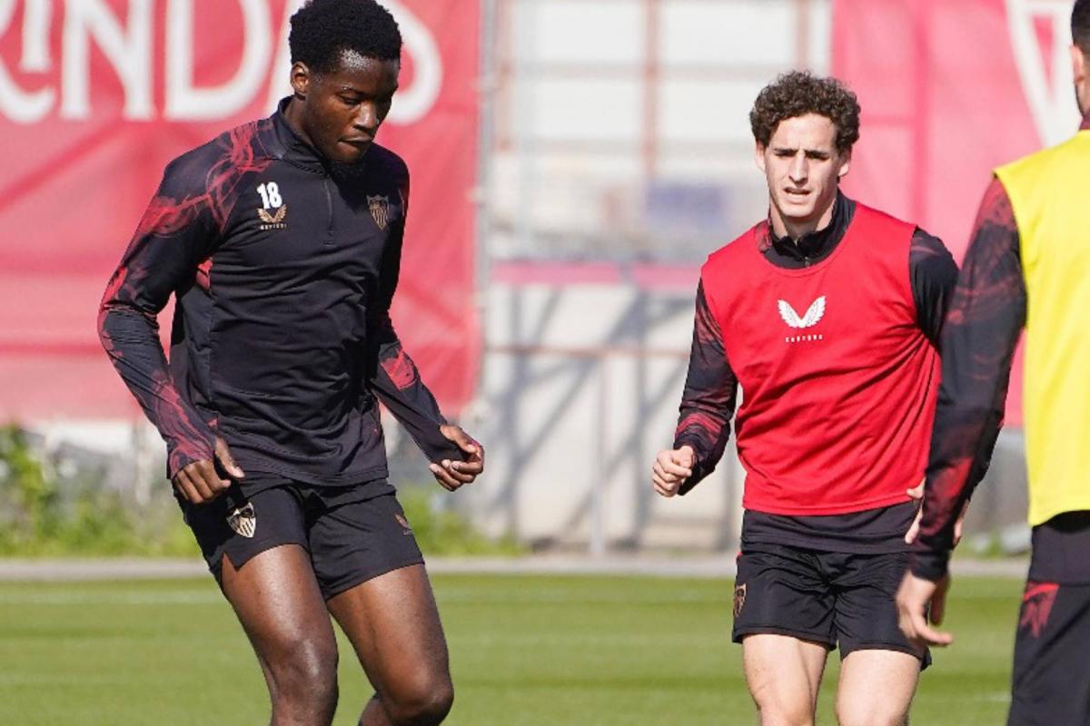 El Sevilla convoca a 21 futbolistas para el partido frente al Barcelona