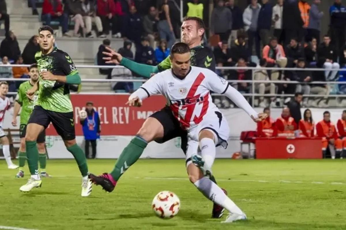 Reaparece Raúl de Tomás: vuelve a entrenarse con el Rayo tras dos meses y medio sin ir convocado