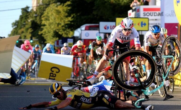 Tarjetas amarillas en el ciclismo: la apuesta para reducir los choques