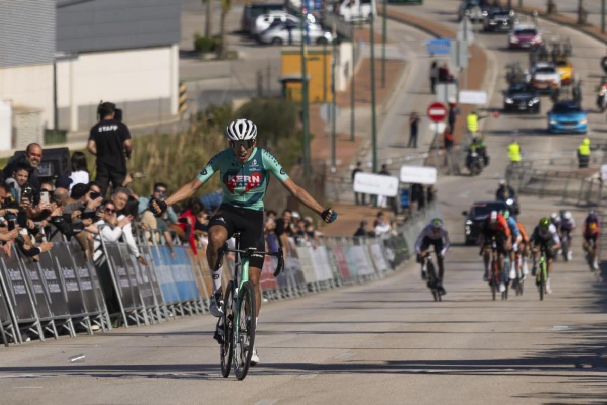 Uriarte se lleva la etapa en la Vuelta a Andalucía y Sivakov se acerca al triunfo