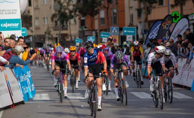 Ally Wollaston gana la III Clásica de Almería femenina