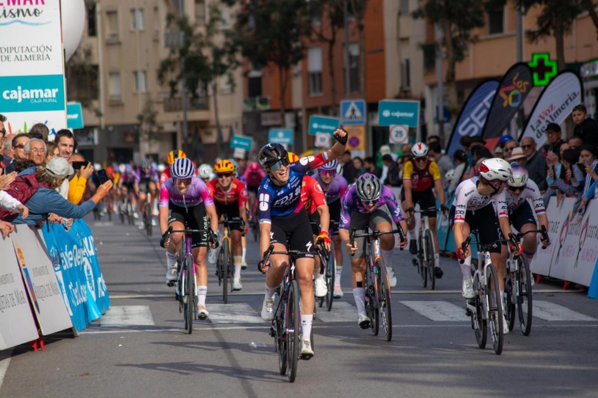 Ally Wollaston gana la III Clásica de Almería femenina