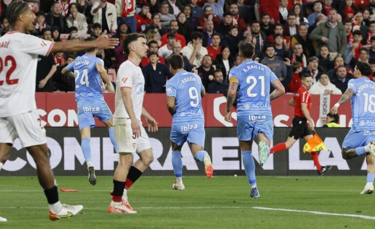 Valjent amarga en el tiempo de descuento la fiesta del Sevilla en el Pizjuán