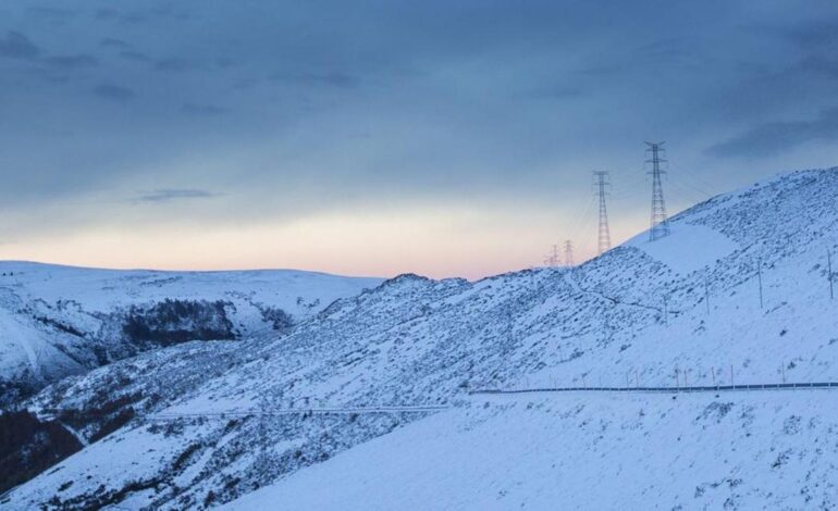 COCHES ATRAPADOS EN LA NIEVE