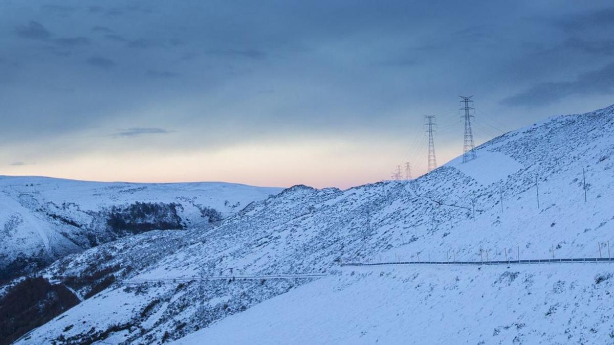 COCHES ATRAPADOS EN LA NIEVE