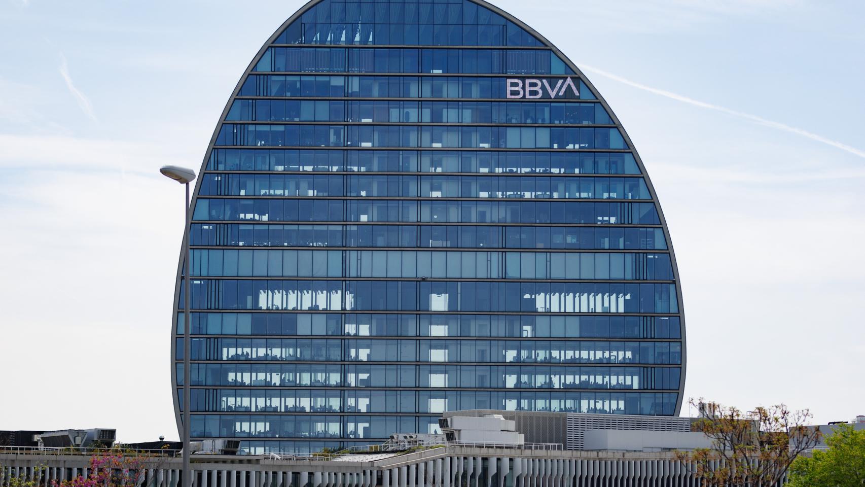 BBVA eleva a 0,70 euros el pago en efectivo en la opa por Banco Sabadell