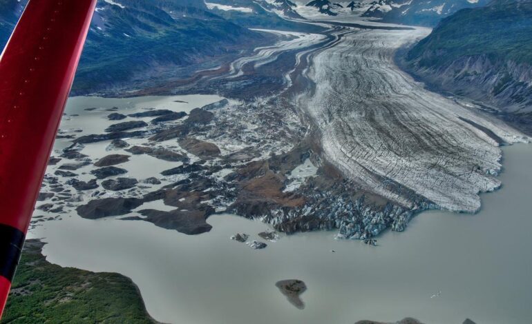 Descubren los restos de al menos 3 personas tras encontrar el avión que desapareció en Alaska