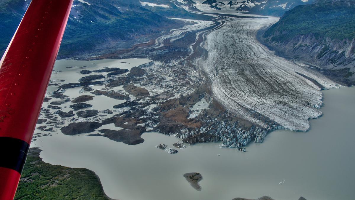 Descubren los restos de al menos 3 personas tras encontrar el avión que desapareció en Alaska