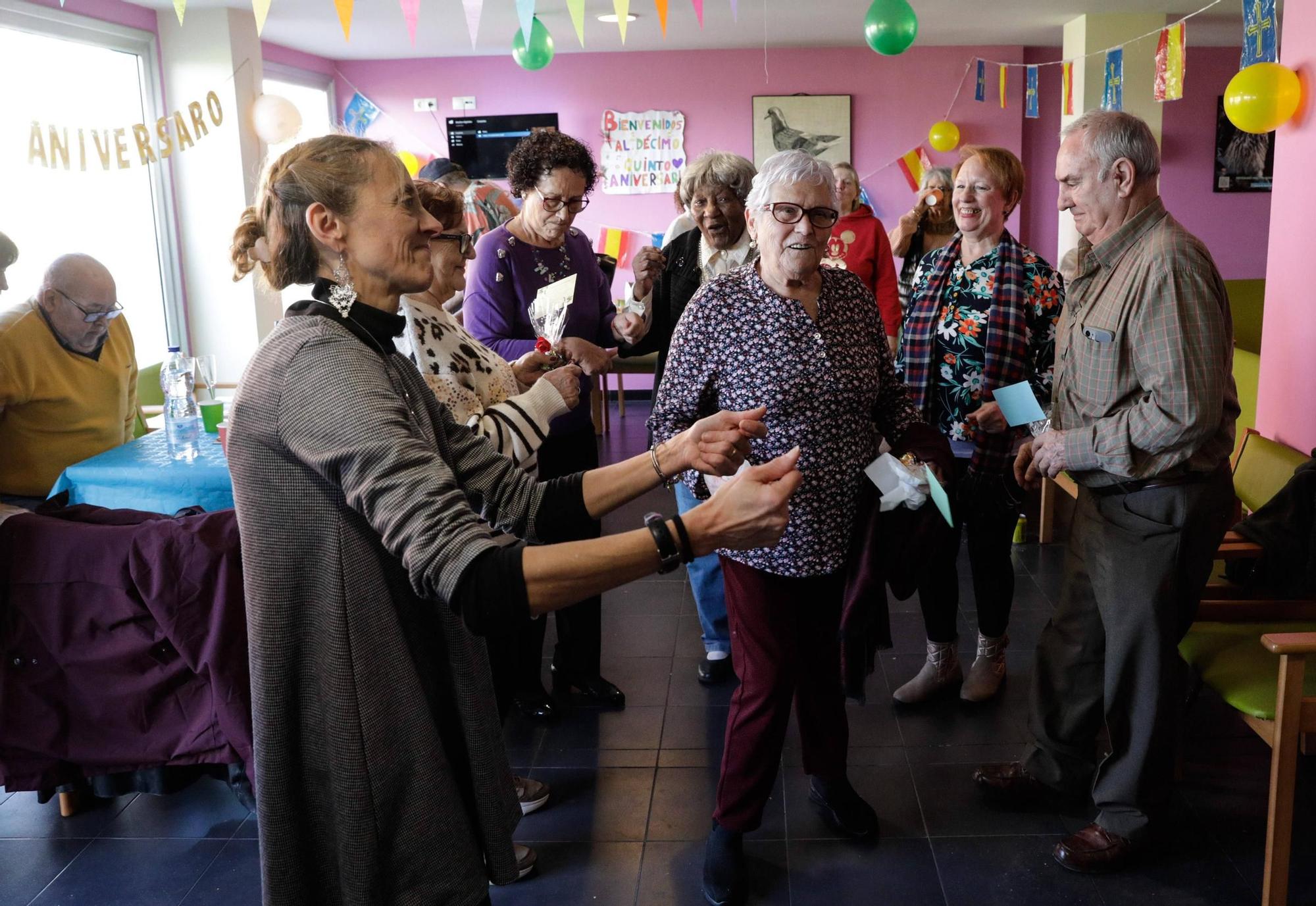 Esta fue la celebración del 15 aniversario de los pisos de la época para los ancianos en Gijón (en imágenes)