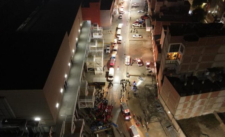 Al menos cuatro muertos al desplomarse parte del techo de un centro comercial en Perú