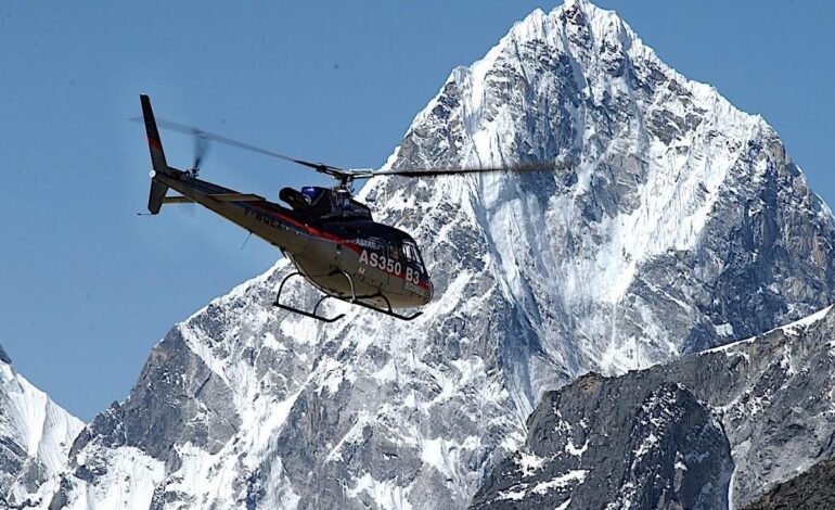 HELICÓPTEROS EVEREST | Polémica en Nepal: 6.000 helicópteros turísticos sobrevuelan el Everest cada temporada