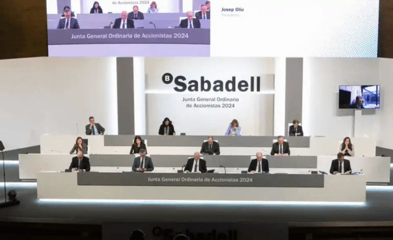 Banco Sabadell gana 1.827 millones en 2024, un 37,1% más, y eleva la retribución a 3.300 millones de euros