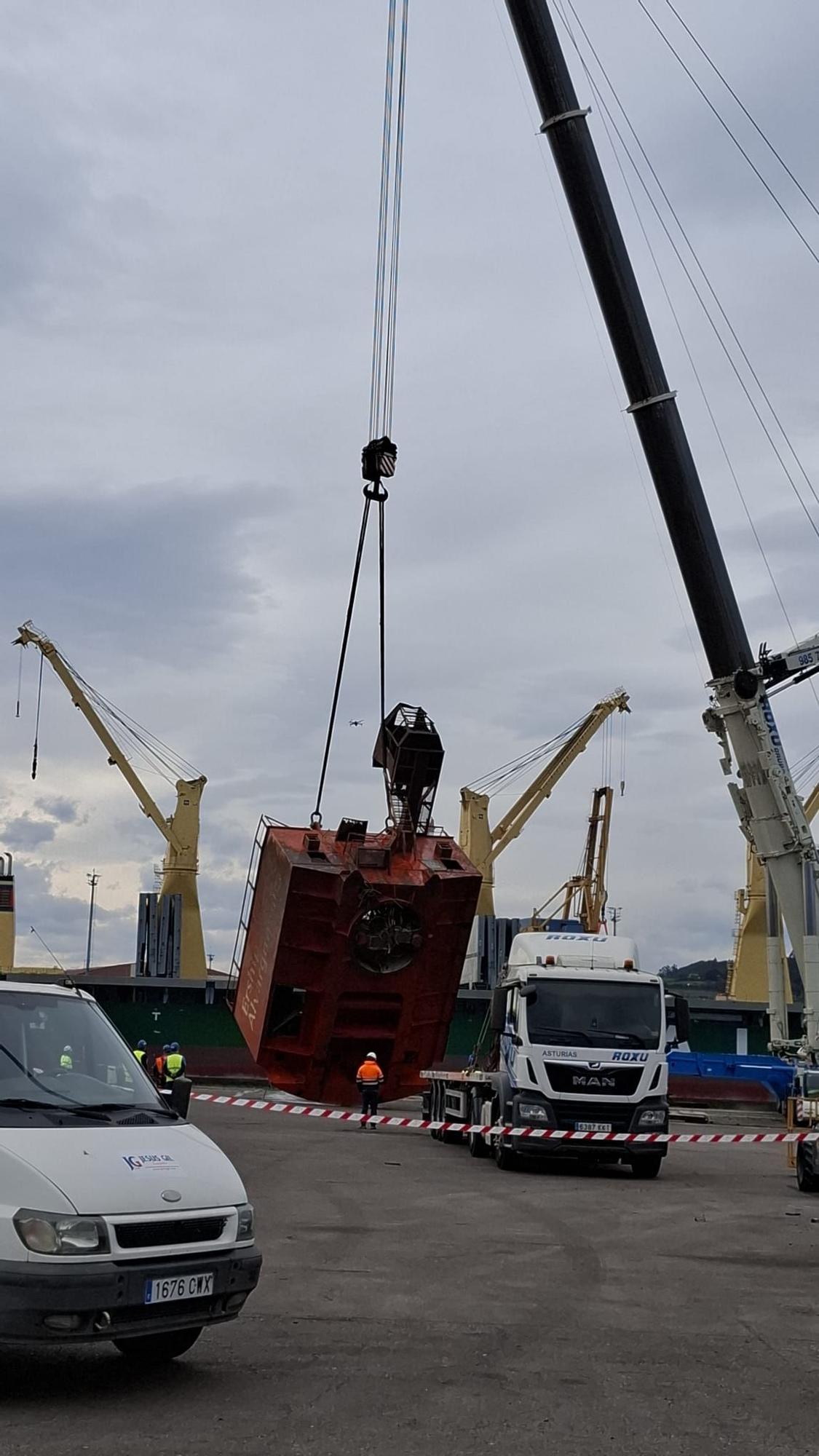 Esta ha sido la impresionante operación con la que el gran Caseton del fatídico accidente de El Musel (en imágenes)