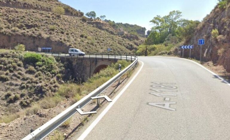 Cinco personas trasladadas al hospital tras caer con un vehículo por un barranco de tres metros en Alcolea (Almería)