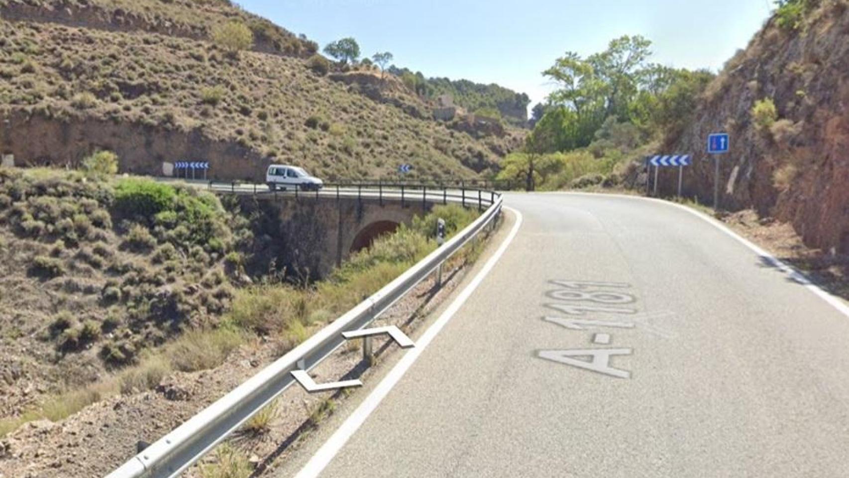 Cinco personas trasladadas al hospital tras caer con un vehículo por un barranco de tres metros en Alcolea (Almería)