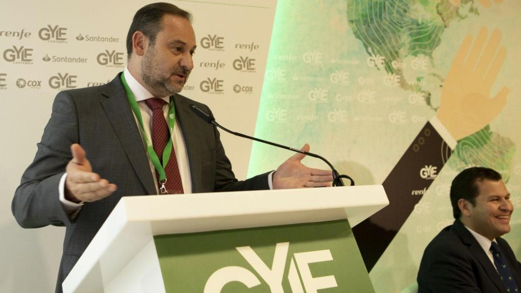 José Luis Ábalos y Jacobo Pombo en el Foro Gyl 2019.