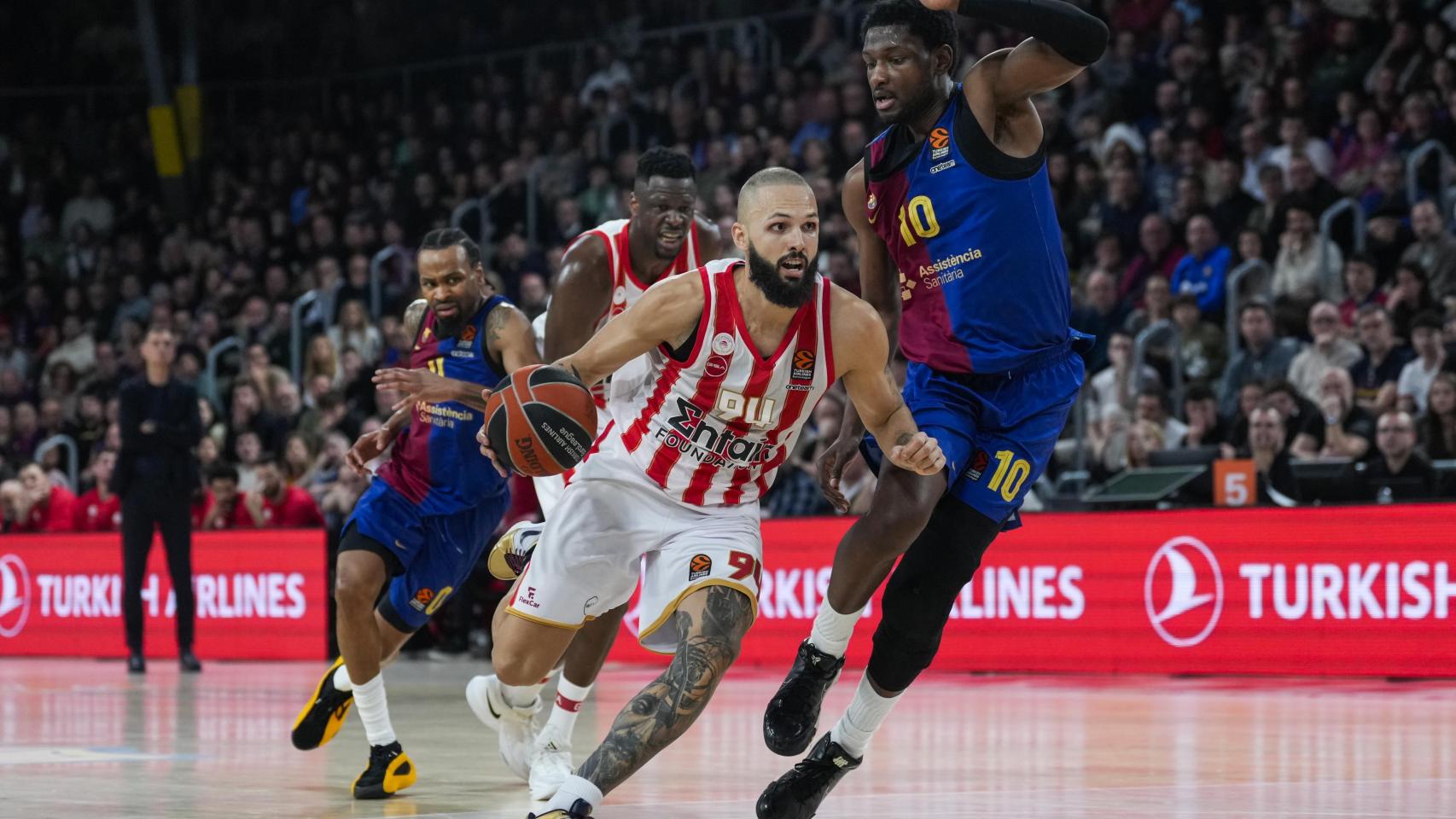 Fournier vuelve a castigar la indecisión del Barça en los instantes finales y da la victoria a Olympiacos en la Euroliga