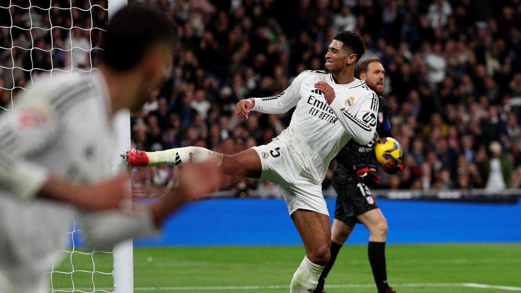 Julián Álvarez y Mbappé firman las tablas en un derbi madrileño que tuvo polémica y tensión