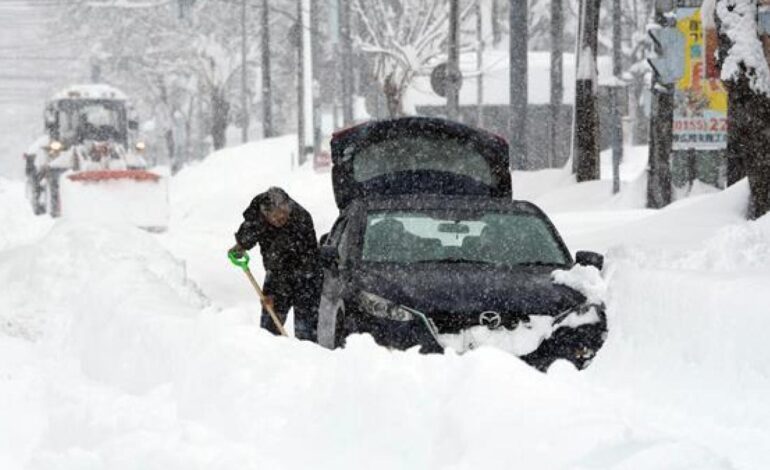 Al menos 12 muertos y más de 150 heridos en Japón por la ola de frío más intensa del invierno y las fuertes nevadas