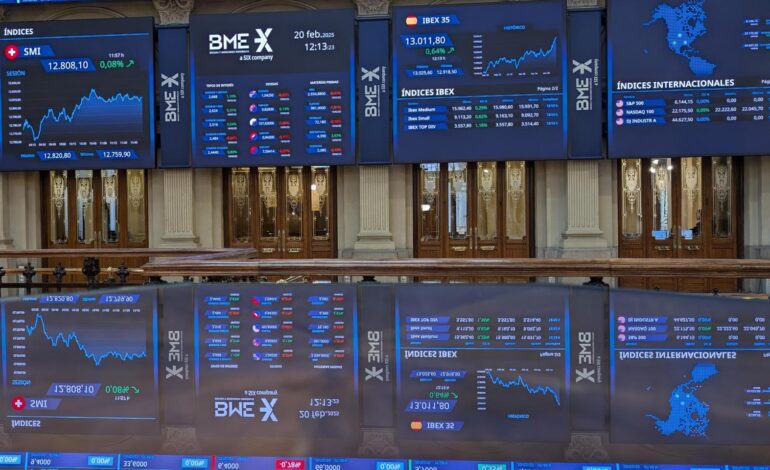 El Ibex 35 pierde un 0,03% esta semana, pone fin a su mejor racha desde 2006 y se queda sin los 13.000 puntos