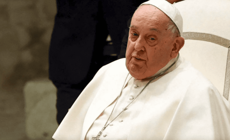 El Papa Francisco «está en peor estado» tras haber sufrido una «crisis respiratoria prolongada similar al asma»