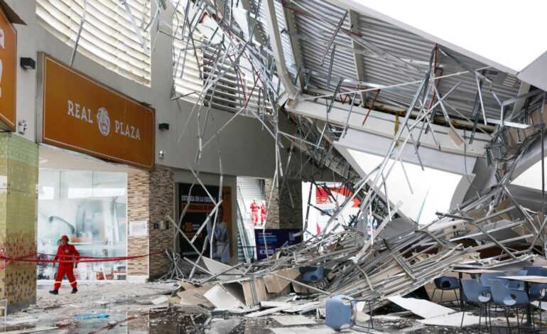 Ocho muertos en Perú tras desplomarse el techo de un centro comercial que se cerró en 2023 por daños materiales