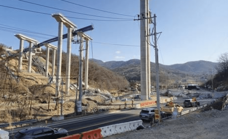 Al menos dos muertos y cinco heridos tras el colapso de un puente en construcción en Corea del Sur