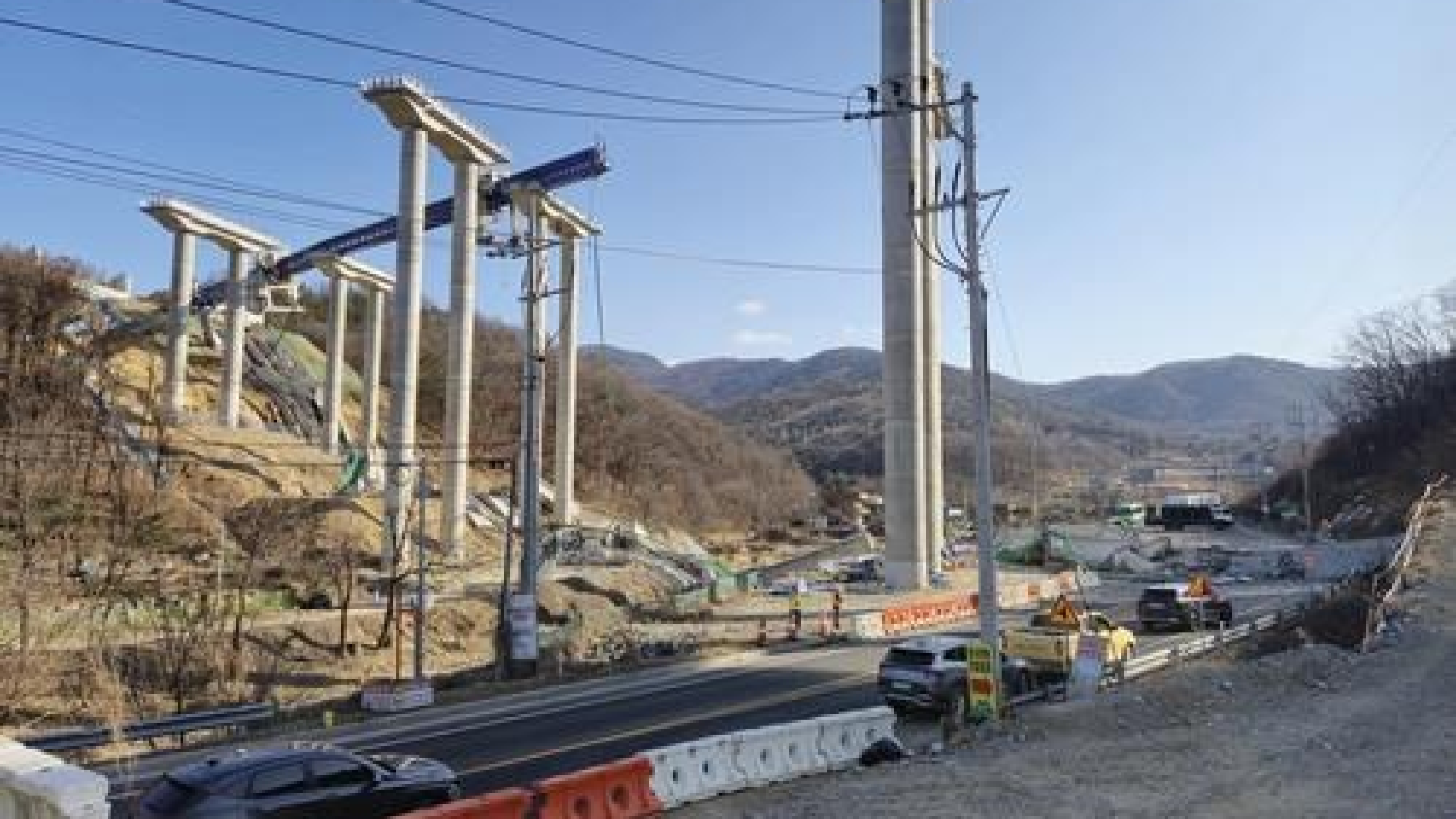 Al menos dos muertos y cinco heridos tras el colapso de un puente en construcción en Corea del Sur