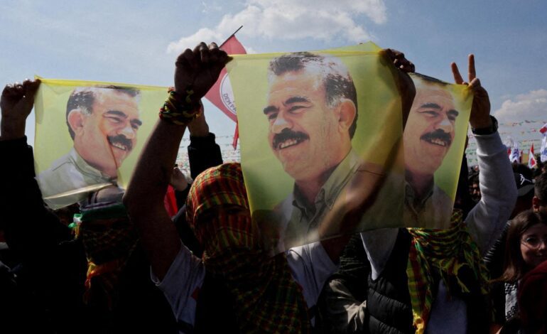 El líder kurdo Ocalan anuncia la disolución del PKK tras más de cuatro décadas de conflicto y atentados contra Turquía