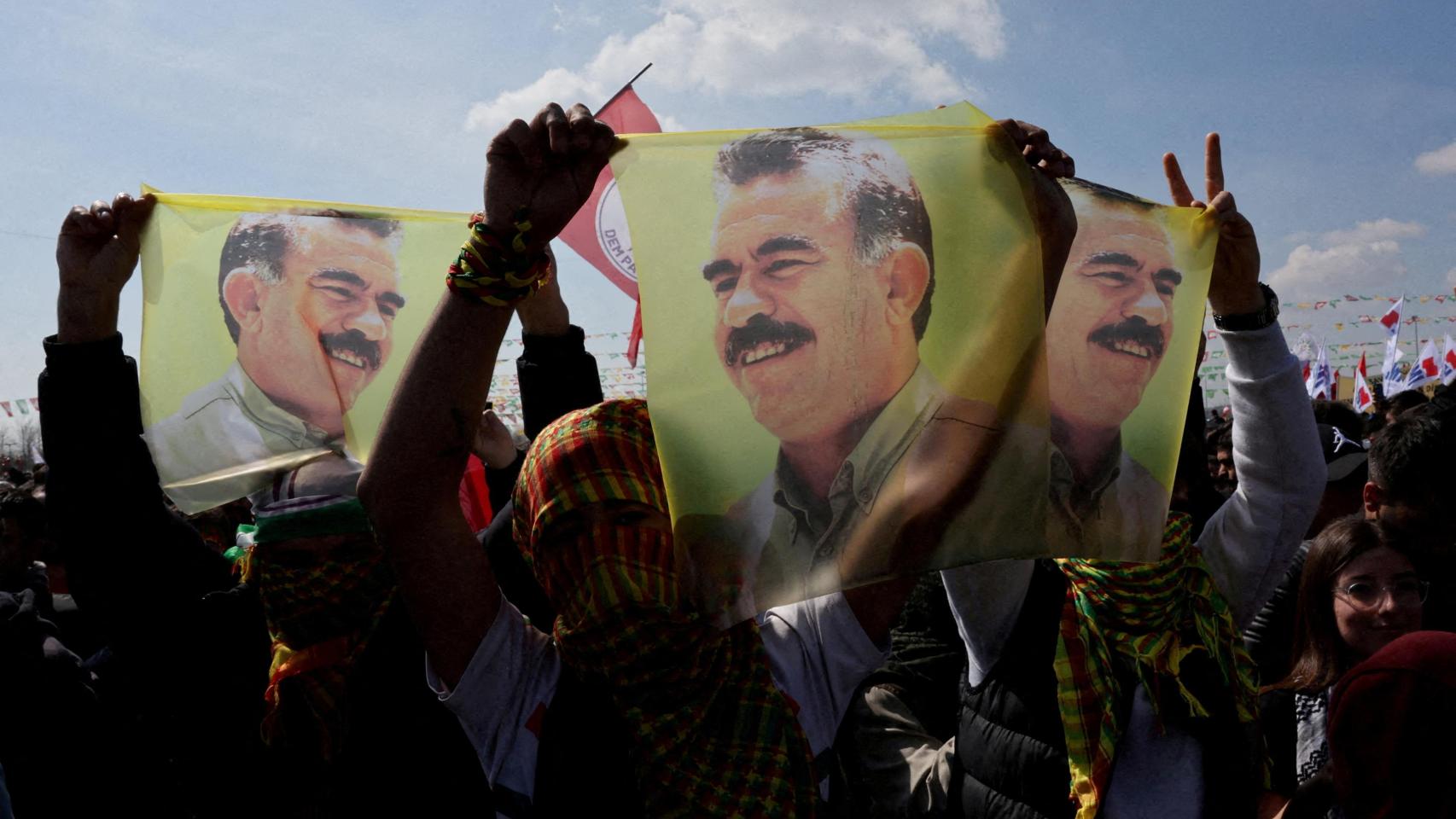 El líder kurdo Ocalan anuncia la disolución del PKK tras más de cuatro décadas de conflicto y atentados contra Turquía