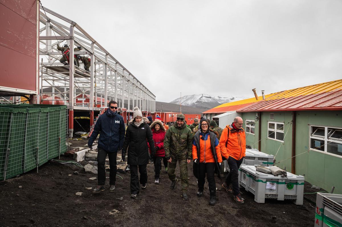 La ministra de Ciencia, Innovación y Universidades, Diana Morant, ha visitado la base antártica española "Gabriel de Castilla" y ha conocido sobre el terreno las obras del nuevo módulo científico, que incluirá la construcción de uno de los tres laboratorios limpios que existen en la Antártida. Diana Morant intervendrá en el diálogo telemático 'Día de las Mujeres y las Niñas en la Ciencia 2025: despertando vocaciones STEAM desde la Antártida'. EFE/Ministerio de Ciencia, Innovación y Universidades / SOLO USO EDITORIAL/SOLO DISPONIBLE PARA ILUSTRAR LA NOTICIA QUE ACOMPAÑA (CRÉDITO OBLIGATORIO). SOLO USO EDITORIAL/SOLO DISPONIBLE PARA ILUSTRAR LA NOTICIA QUE ACOMPAÑA (CRÉDITO OBLIGATORIO)