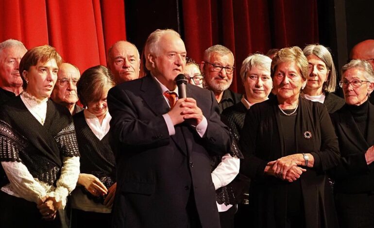 Emotivo homenaje a la trayectoria de Salvador Cuervo en el Teatro Prendes de Candás