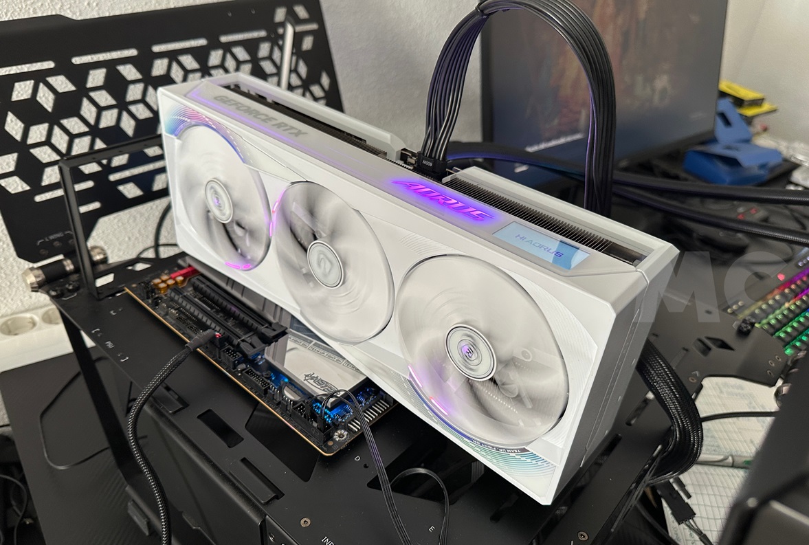 AORUS GeForce RTX 5090 MASTER ICE