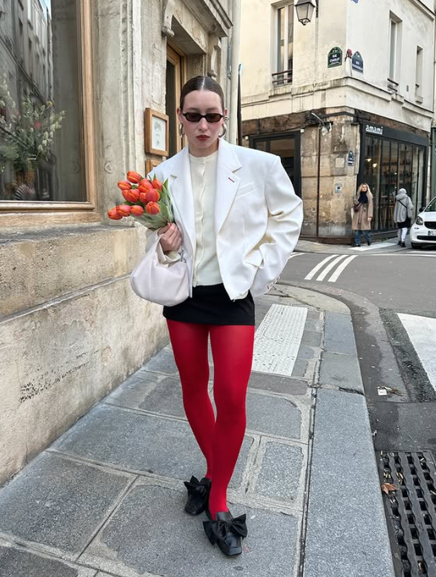 Calcetines rojos. Complemento a la tendencia en Madrid - Imagen: Instagram @Volgaleoni