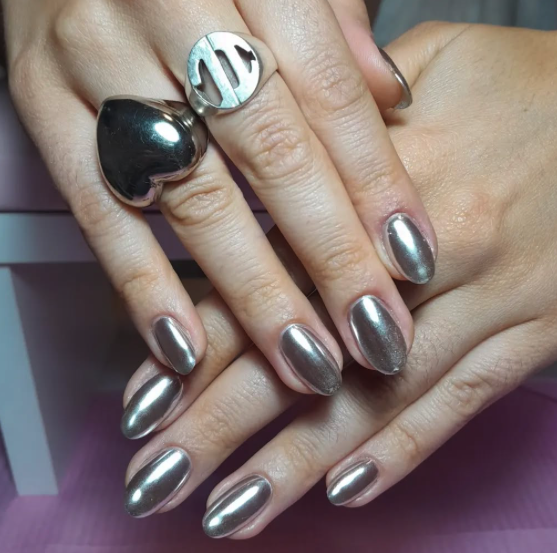 The Chrome Manicure en Silver Classic - @ hotnails.arg