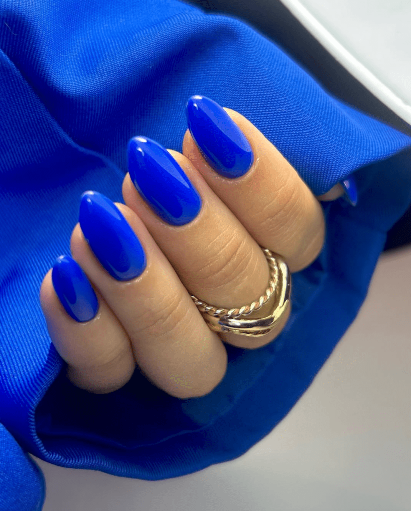 Uñas bleus cobalto con una longitud más larga - @pinkmask_uyy