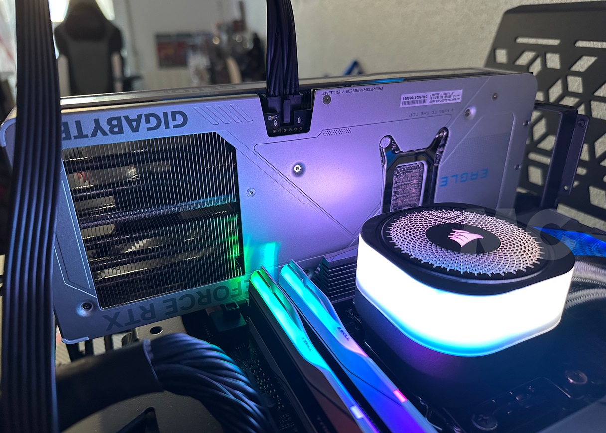 GeForce RTX 5070 Ti EAGLE OC ICE SFF 16G 