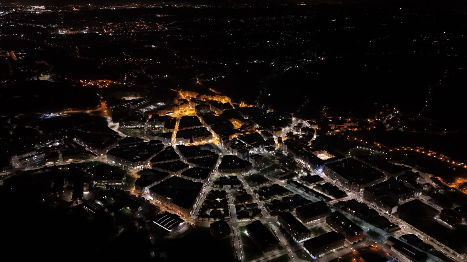 En imágenes, Pola de Siero, en la vista nocturna de la noche