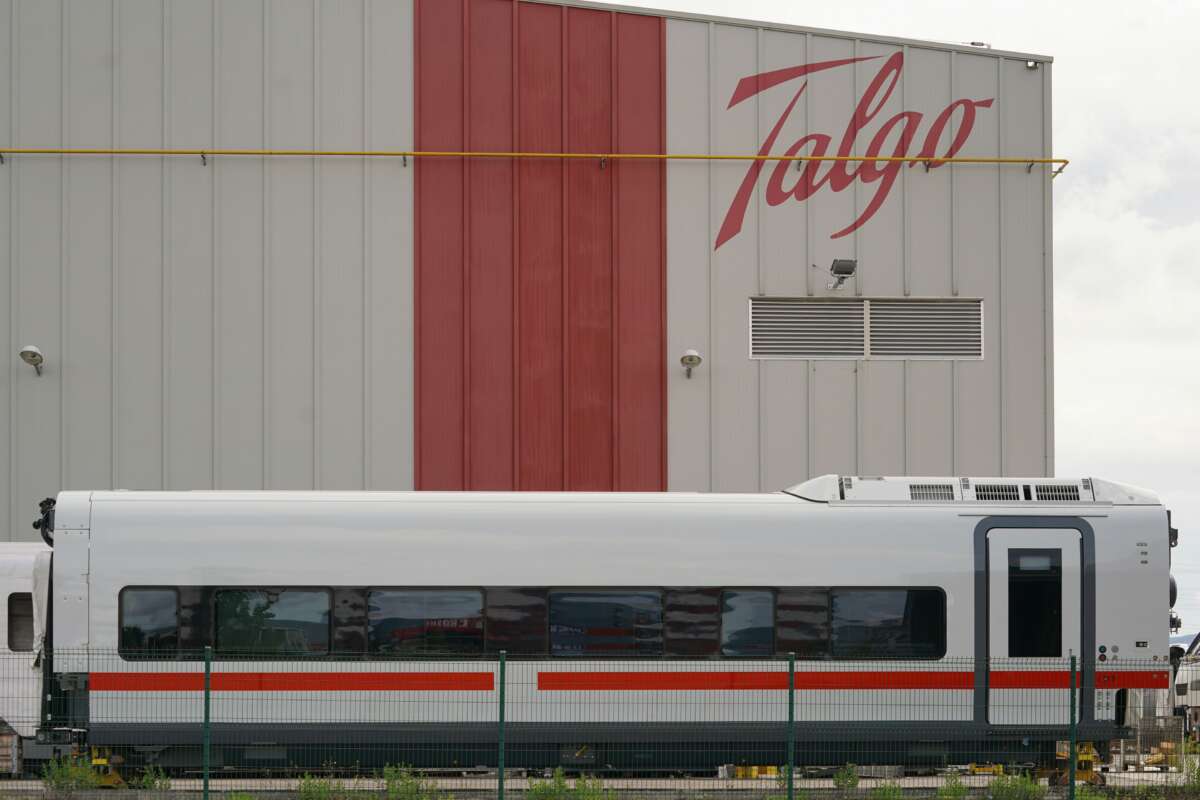 Pérdidas significativas para Talgo en 2024 a pesar de ingresos récord debido a sanción de Renfe