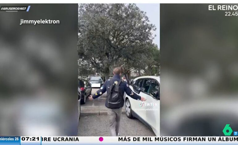 la viral queja de un estudiante universitario sobre cómo aparcan sus compañeros