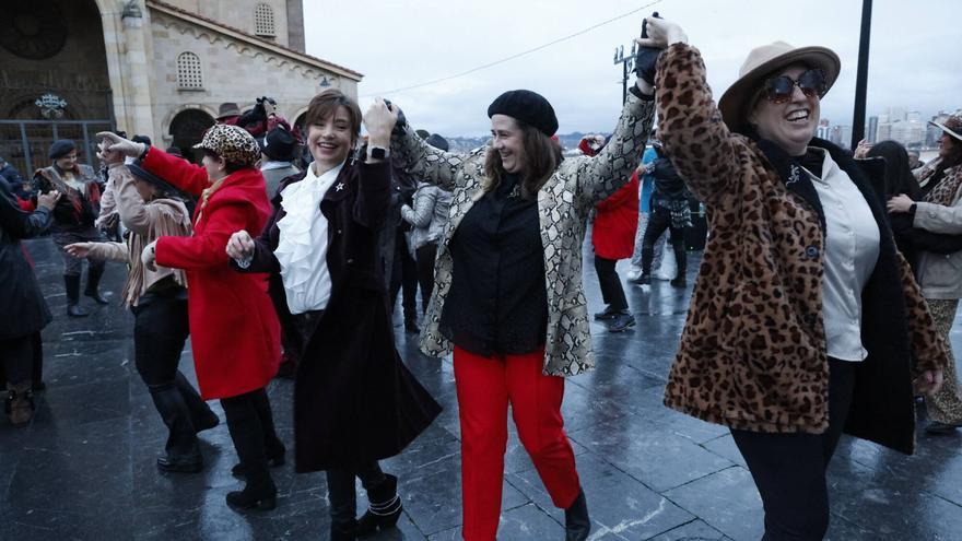 Flashmob en honor a Tino Casal en Gijón