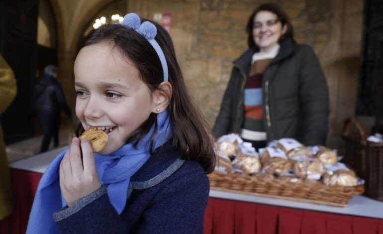 colas para comprar sus deliciosas, y milagrosas, rosquillas