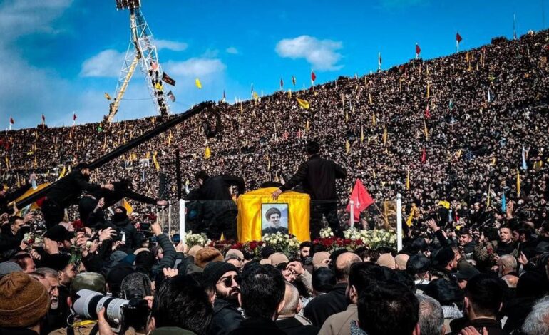 Decenas de miles de personas se despiden de Hasán Nasrala, líder de Hizbulá, en un funeral masivo