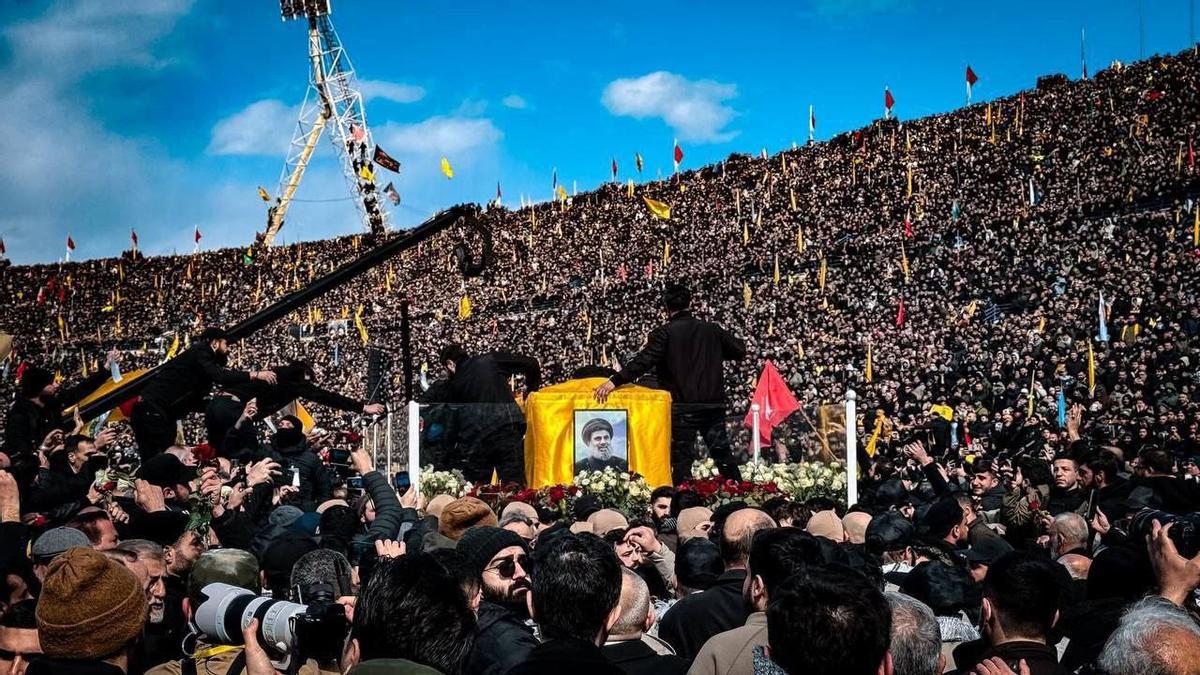 Decenas de miles de personas se despiden de Hasán Nasrala, líder de Hizbulá, en un funeral masivo